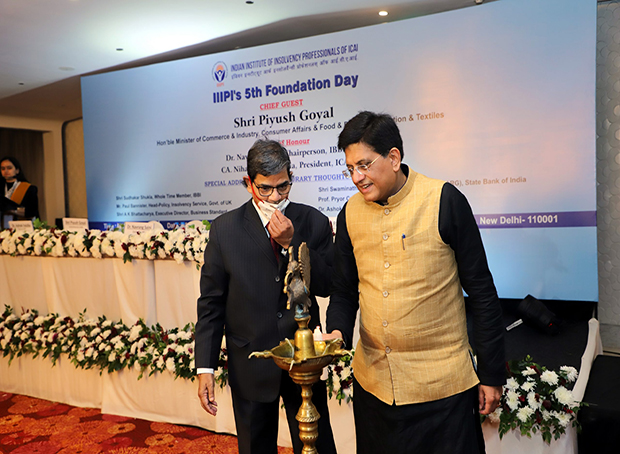 Hon'ble Minister Shri Piyush Goyal lighting the inauguration lamp at IIIPI's 05th Foundation Day ceremony on 25th November 2021.